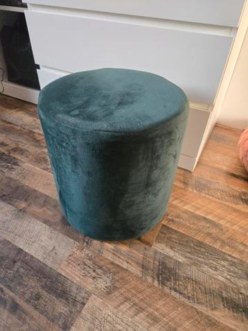 Groene fluwelen poef
