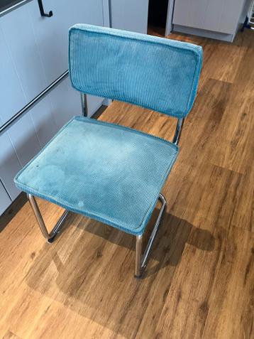 Set van 6 stoelen: 3 blauw, 2 grijs, 1 geel