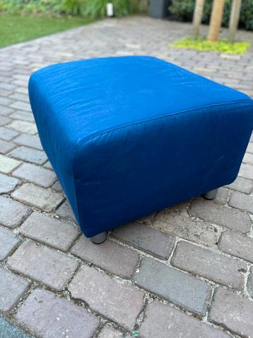 Blauwe poef van stof