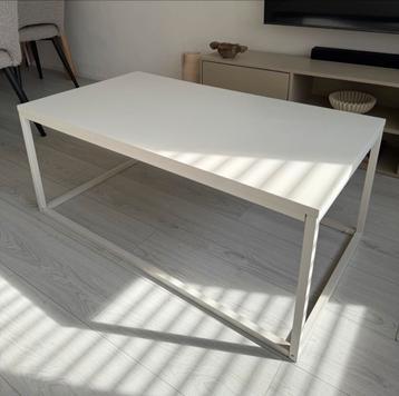 Moderne witte salontafel, gebruikt