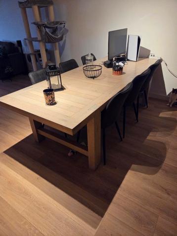 Massieve eettafel en salontafel gratis af te halen