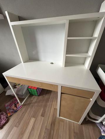 Gratis af te halen: bureautje