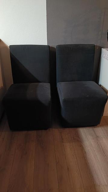 2 Grijze stoelen met wieltjes zijn nog in goeie staat