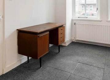 Vintage bureau gratis af te halen in Groningen