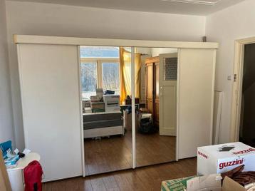 Garderobekast met spiegeldeuren