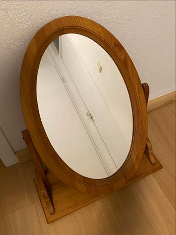 Ovale spiegel met houten frame