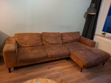 Hoekbank, bruin, met vlekken