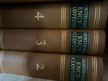 Oosthoeks encyclopedieën 17 stuks