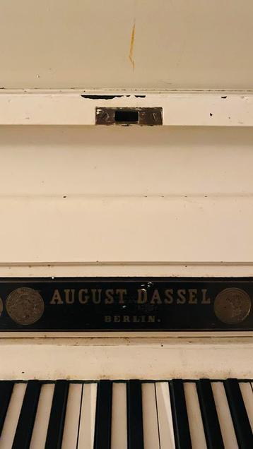 August Dassel piano