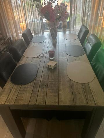 Tvkast dressoir en eettafel ( grijs) gratis