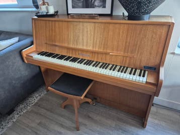 Gratis- Rippen piano inclusief kruk