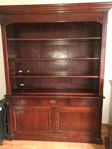 Prachtige wandkast gratis