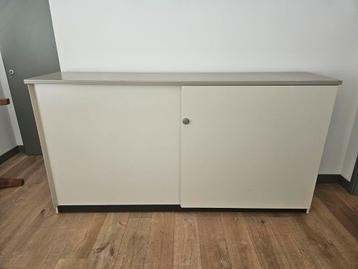 Gispen kast met schuifdeuren