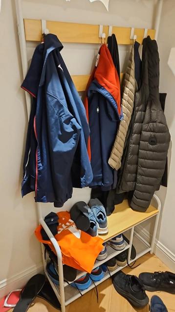 GRATIS kapstok met schoenenkast van IKEA zeer goede staat