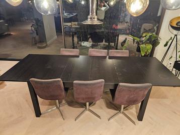IKEA eettafel bruin met 6 grijze velvet stoelen