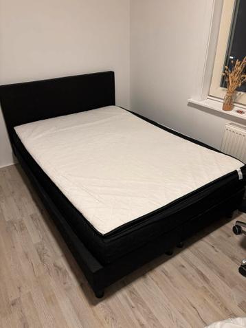 Bed frame met matras en topper - Zwart (gratis)