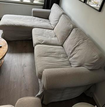 Gratis 2 zits en 3 zits bank met chaise longue licht grijs