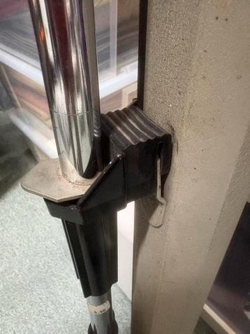 Projectiescherm GRATIS. Degelijke merk Perlux.