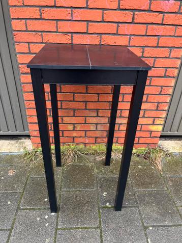 Gratis af te halen: Hoge tafel (107 cm)