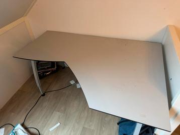 Gratis verstelbaar hoekbureau