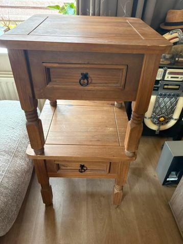 2 salontafels gratis af te halen en sidetable