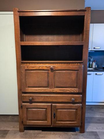 GRATIS | Donker eiken wandkast | MOET WEG VOOR 31 MAART!