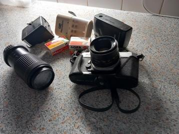 Yashica Camera FX-2 met lenzen en accessoires