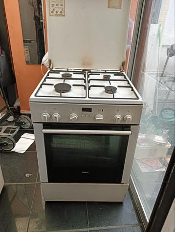 Werkende fornuis met perfect oven gratis ophalen