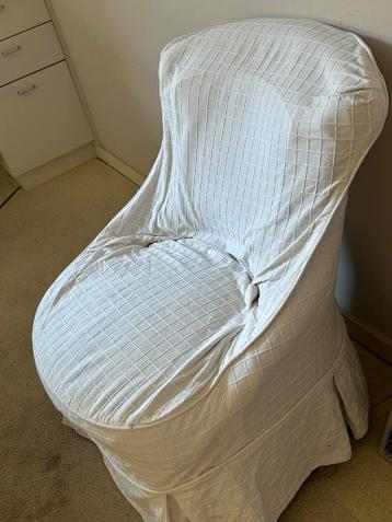 Kleine fauteuil met witte hoes