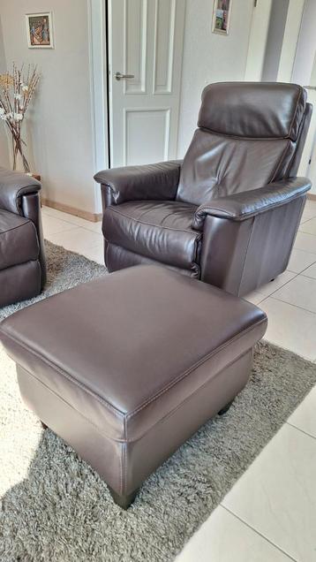 Leren fauteuil met hocker