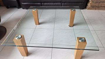 Vierkante glazen salontafel