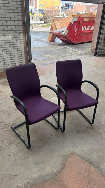 2 gratis kantoorstoelen paars