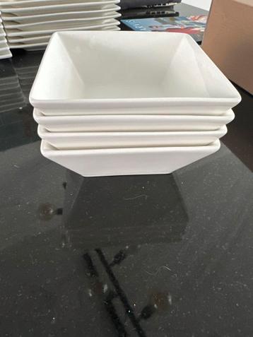 Witte vierkante borden en kommen set