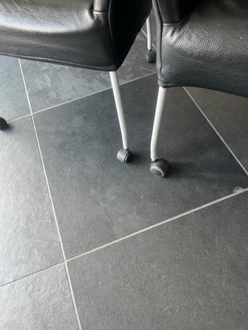 Eetkamerstoelen zwart leer met wieltjes