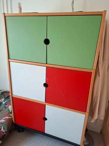 Ikea kast met gekleurde deurtjes