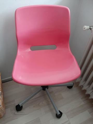 Roze bureaustoel van IKEA gratis