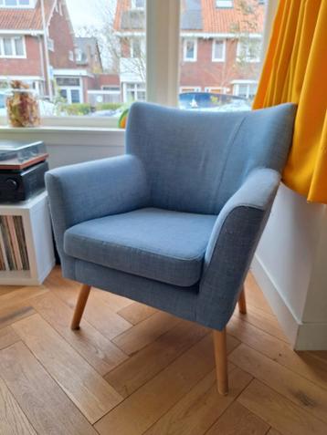 Fauteuil, lichtblauw, beschadigd door kat