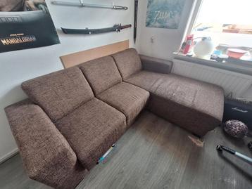 Bruine hoekbank gratis af te halen