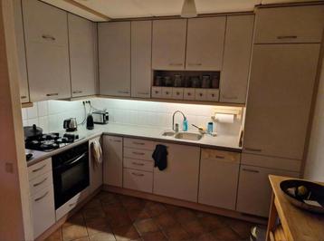 Complete keuken met inbouwapparatuur