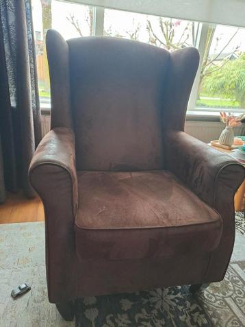 GRATIS OP TE HALEN 2 losse stoelen en 3 zits bank