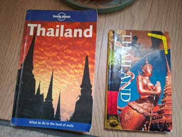 2 reisboeken Thailand - Lonely Planet en NLs reisboek