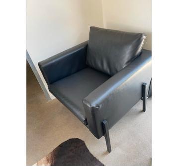 Ikea zwarte leren fauteuils 2 stuks .