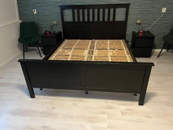 Tweepersoonsbed aangeboden