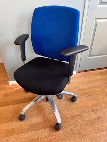 GRATIS Drabert bureaustoel, hoogte verstelbare armleuningen