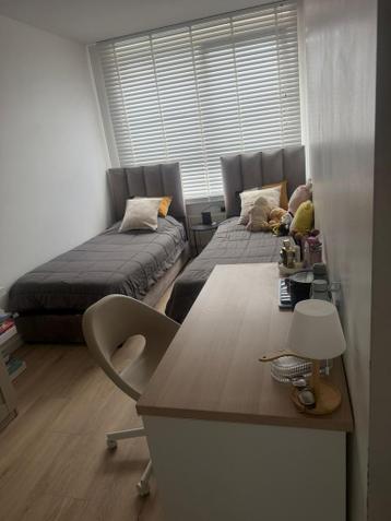 Twee boxsprings zonder matras MOET MORGEN WEG! SPOED