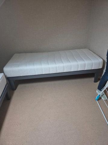 bedden met matrassen gratis