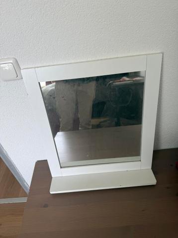 Spiegel met plankje