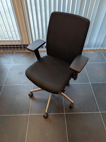 2 Burostoelen gratis af te halen