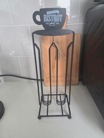 Zwarte metalen koffiecups houder met 'Bistrot' design