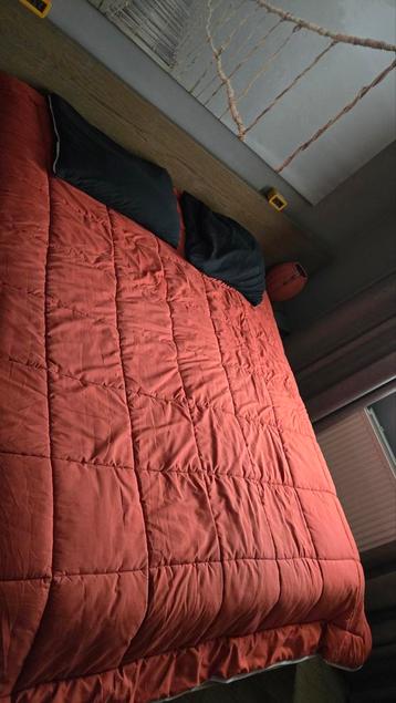 Robuust bed met matras, topper en lattenbodem